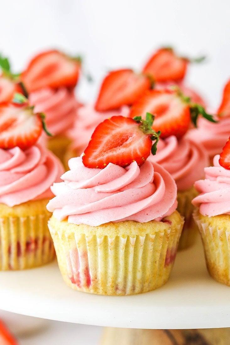 cream charger N2O - Fresh Strawberry Cupcakes - Startwhip Max AU